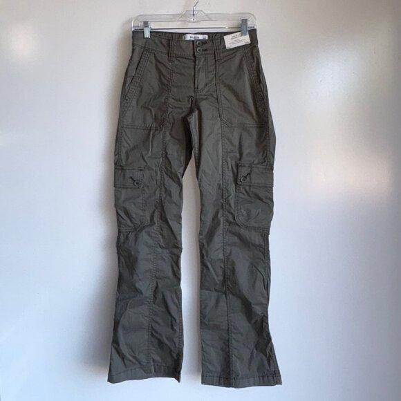 Hollister Pants - NWT HOLLISTER Mid Rise Relaxed Boot Cargo Pants Size 2 Green